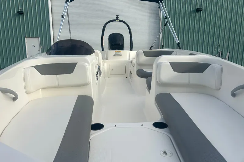 Slide: The Image of 2016 Bayliner Element XL boat interior with spacious seating and modern design. - 29