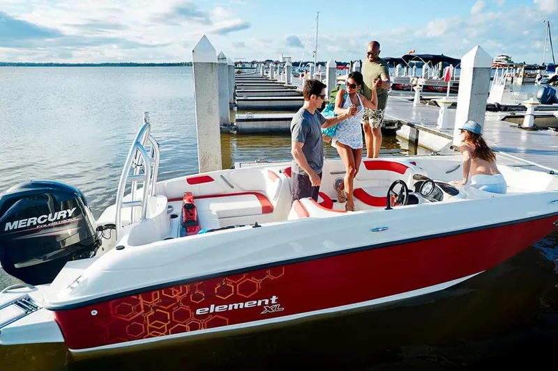 Slide: The Image of 2016 Bayliner Element XL boat stern with outboard motor and swim platform. - 4