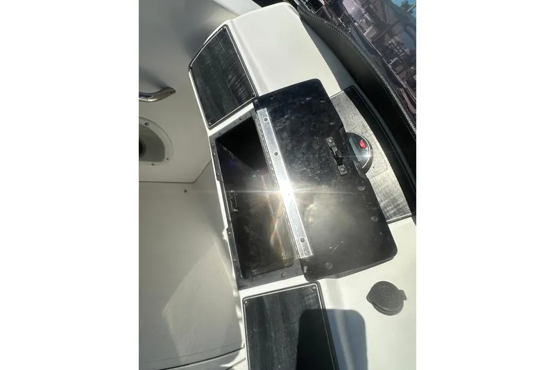 Slide: The Image of 2020 Hurricane SunDeck Sport 192 RL OB dashboard with sunlight reflection. - 23