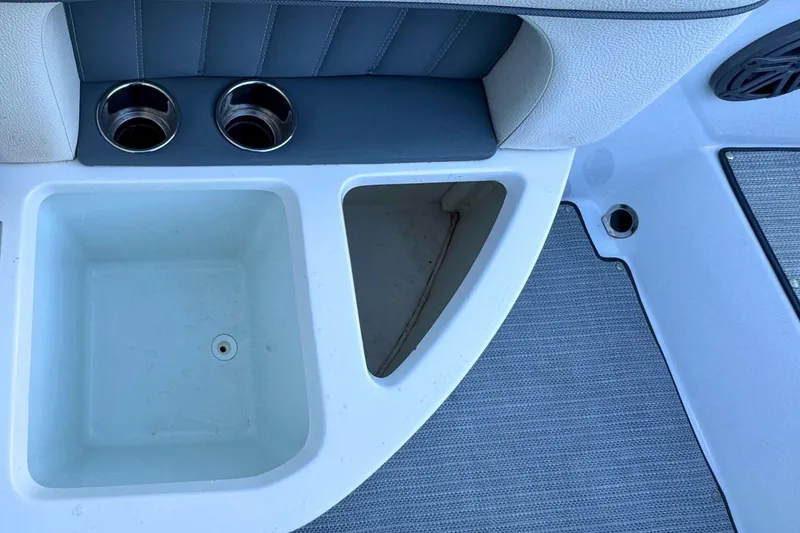 Slide: The Image of 2019 Cobalt 25SC boat interior with cup holders and storage compartments. - 15