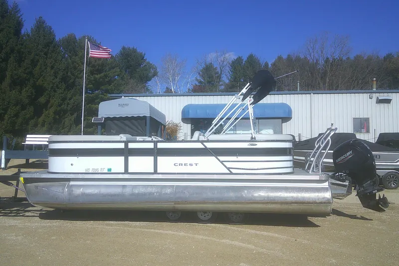 The Image of 2021 Crest Classic LX 220 SLC pontoon boat with Mercury outboard motor. - 1