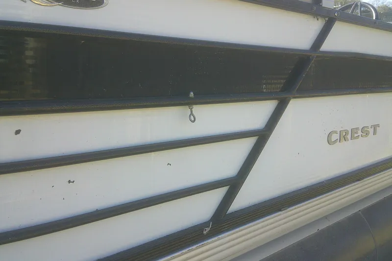 Slide: The Image of Side view of 2021 Crest Classic LX 220 SLC pontoon boat with logo. - 20