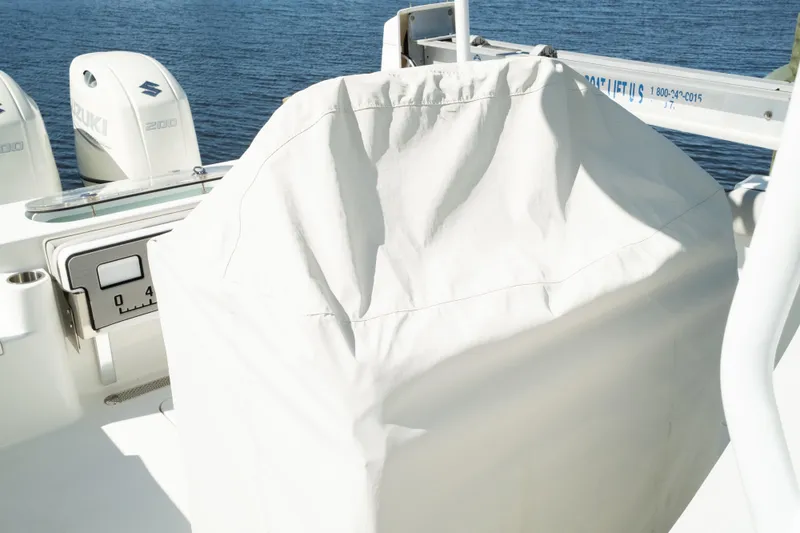 Slide: The Image of 2019 Sea Pro 259 Center Console boat with covered equipment and dual Suzuki 200 engines. - 17