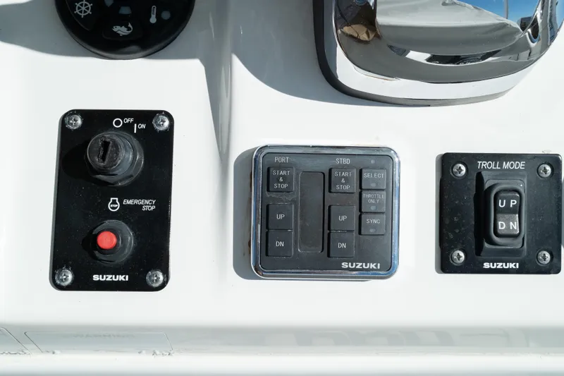 Slide: The Image of 2019 Sea Pro 259 Center Console boat controls with Suzuki emergency stop and troll mode switches. - 36