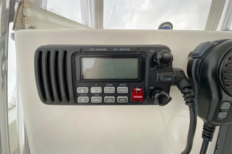 Slide: The Image of VHF marine radio on 2007 Roth Bilt 24 CC boat dashboard. - 10
