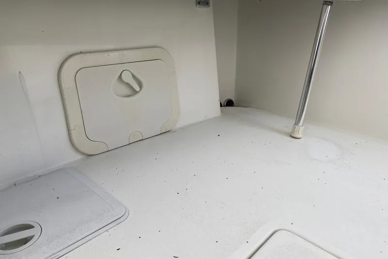 Slide: The Image of 2007 Roth Bilt 24 CC boat interior with storage compartments and support pole. - 28
