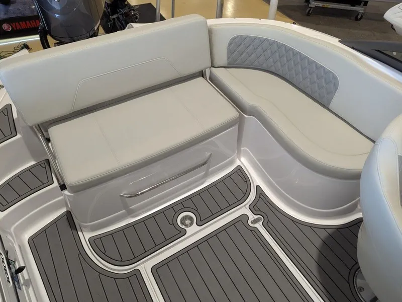 Slide: The Image of Southwind 2400 SPORTDECK 2025 - 20