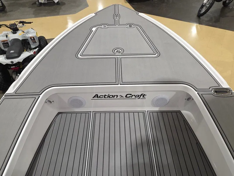 Slide: The Image of Action Craft 17 FLYFISHER 2026 - 12