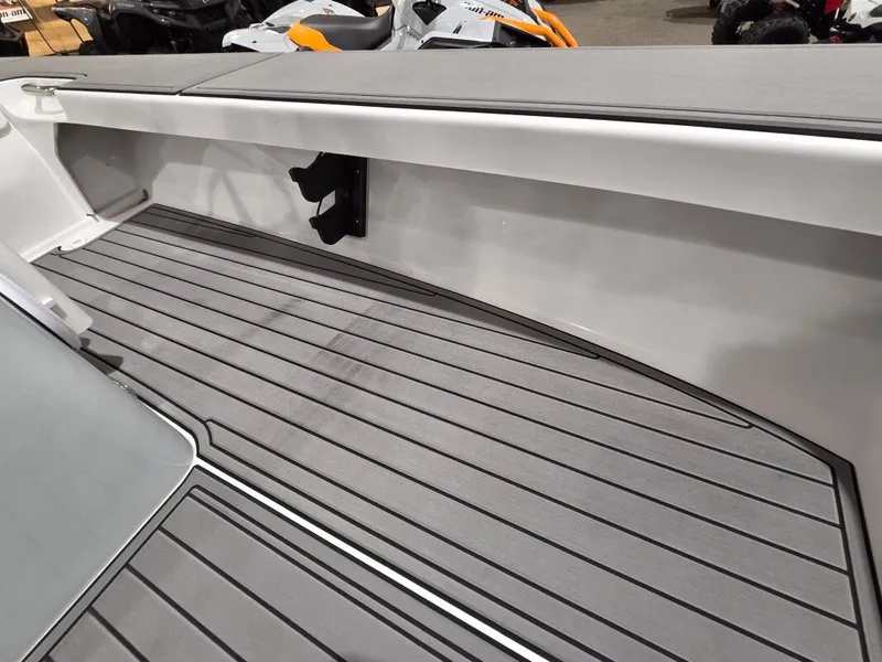 Slide: The Image of Action Craft 17 FLYFISHER 2026 - 14