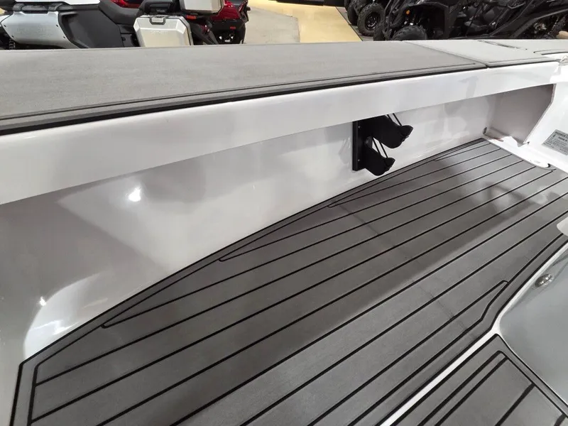 Slide: The Image of Action Craft 17 FLYFISHER 2026 - 15