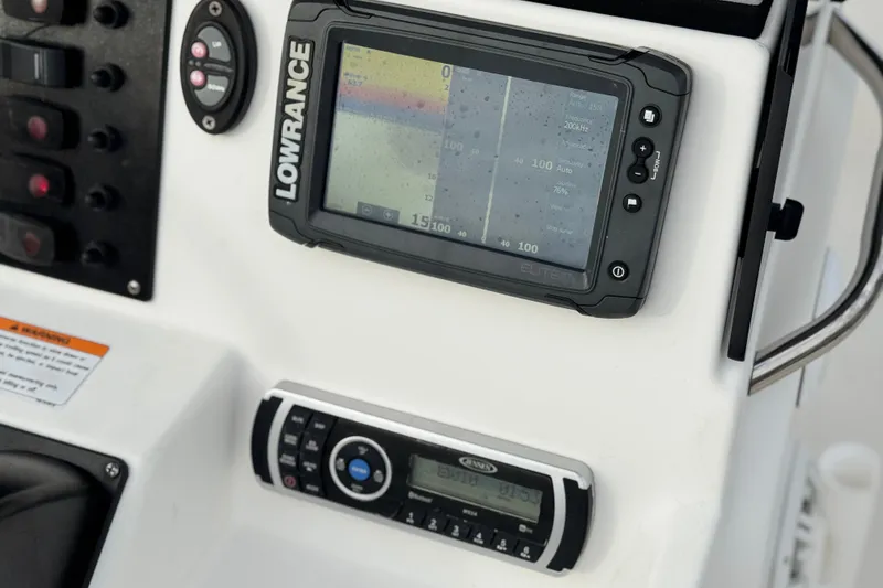 Slide: The Image of Yamaha 190 FSH Deluxe 2016 boat dashboard with Lowrance display and controls. - 31