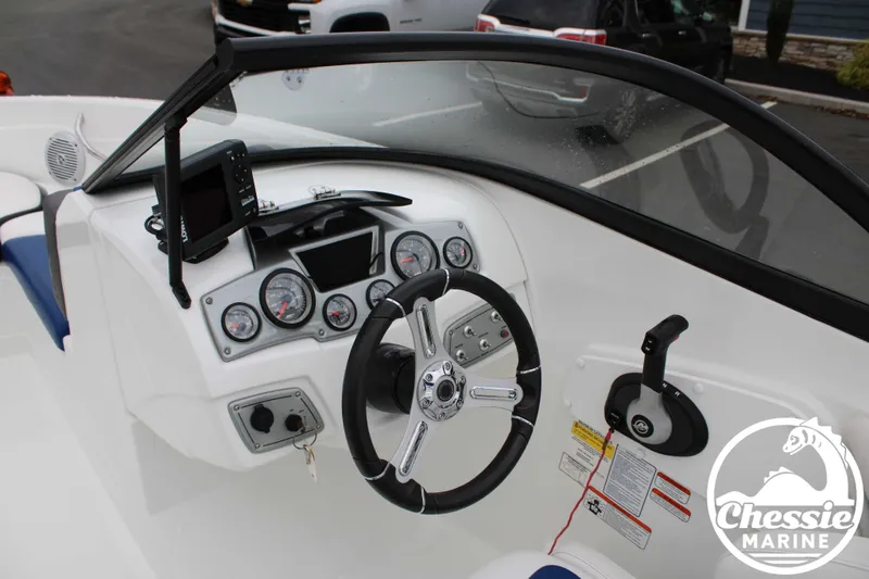 Slide: The Image of Tahoe 550 TS 2018 - 17