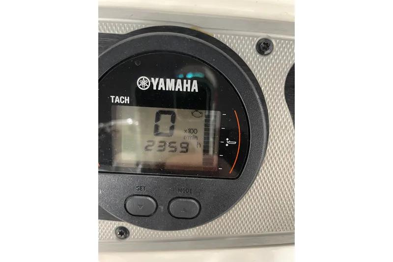 Slide: The Image of Yamaha tachometer display on 2015 Skeeter SX2250 boat, showing 2359 hours. - 15