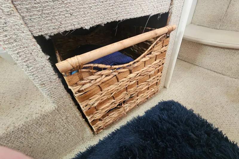 Slide: The Image of Woven basket storage in 2005 Bayliner 2855 Ciera boat interior. - 28