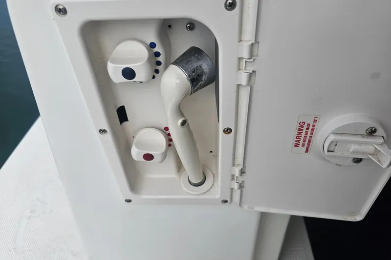 Slide: The Image of 2005 Bayliner 2855 Ciera boat shower controls with temperature adjustment knobs. - 6