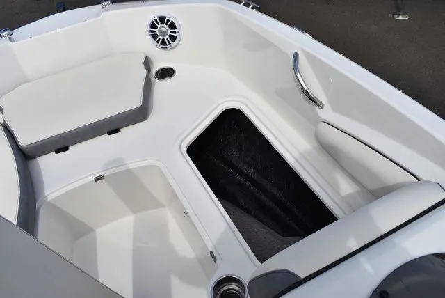 Slide: The Image of Stingray 182 SC 2024 - 40