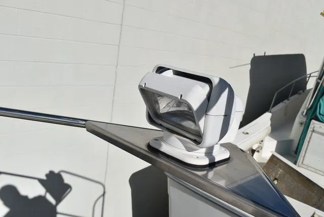 Slide: The Image of Larson Cabrio 310 2005 - 100