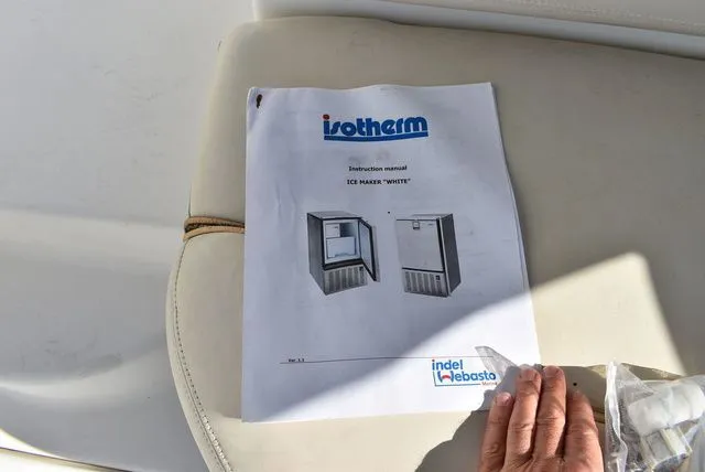 Slide: The Image of Larson Cabrio 310 2005 - 25