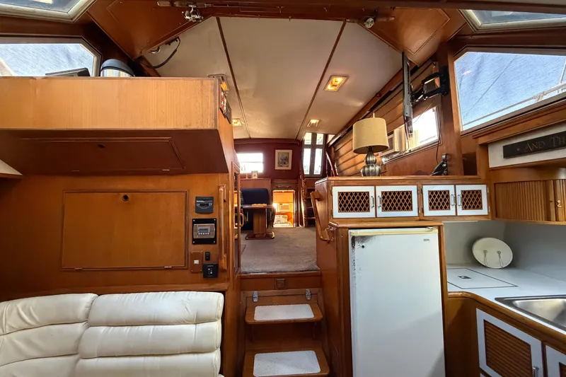 Slide: The Image of Interior of 1987 Hi-Star 55 Yacht Fisherman with wood paneling and cozy seating area. - 50