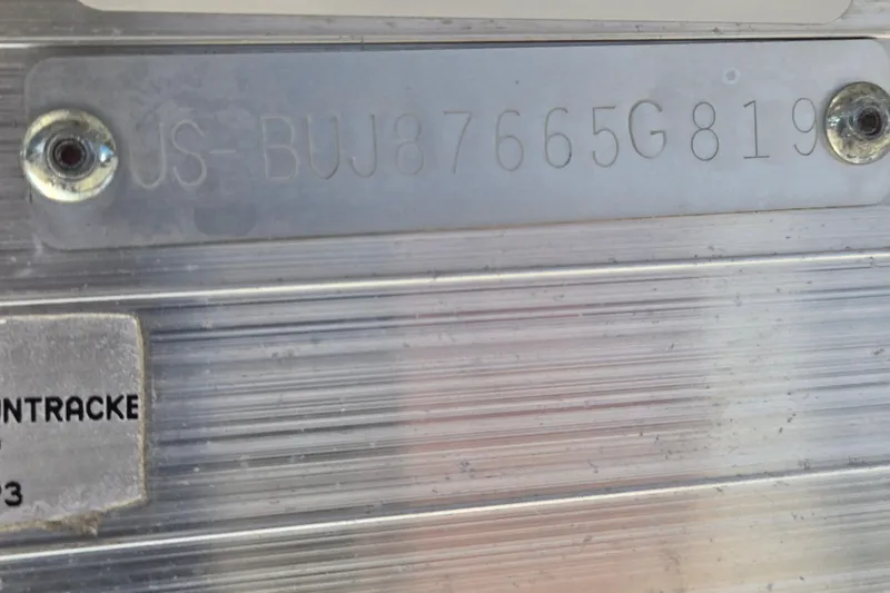 Slide: The Image of 2019 Sun Tracker Fishin' Barge 22 XP3 hull identification number plate. - 16