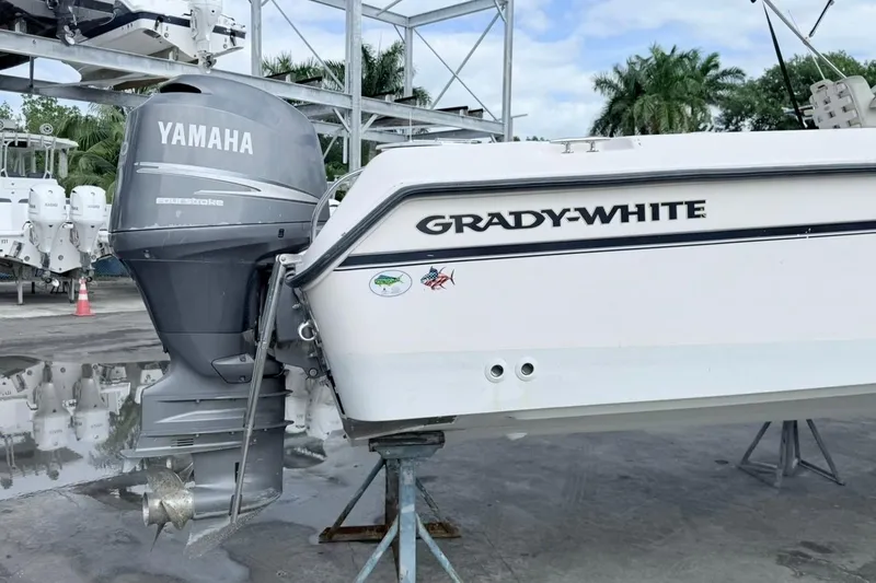 Slide: The Image of 2005 Grady-White Journey 258 boat with Yamaha outboard motor on display. - 62