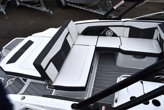 Slide: The Image of Monterey 275SS Super Sport 2024 - 10