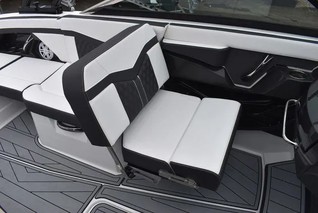 Slide: The Image of Monterey 275SS Super Sport 2024 - 51