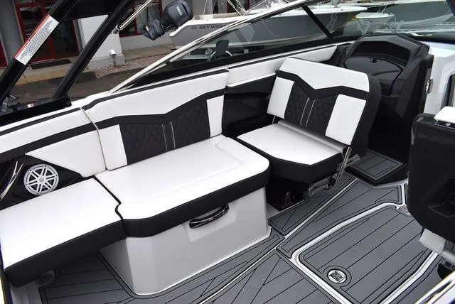 Slide: The Image of Monterey 275SS Super Sport 2024 - 52