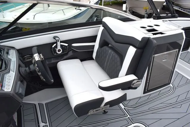 Slide: The Image of Monterey 275SS Super Sport 2024 - 54