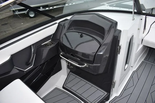 Slide: The Image of Monterey 275SS Super Sport 2024 - 64