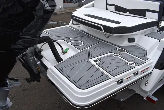 Slide: The Image of Monterey 275SS Super Sport 2024 - 7