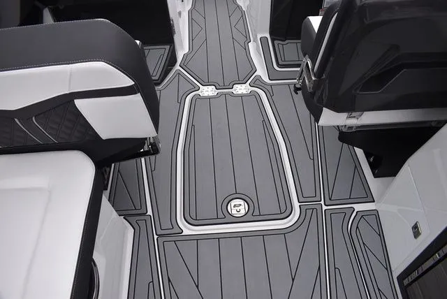 Slide: The Image of Monterey 275SS Super Sport 2024 - 70