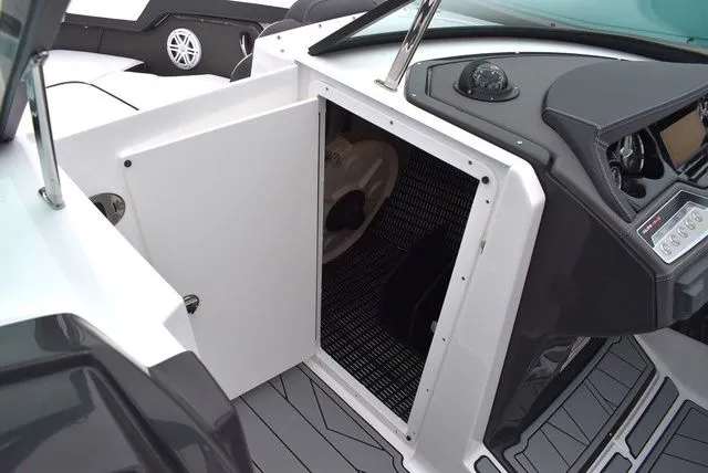 Slide: The Image of Monterey 275SS Super Sport 2024 - 73