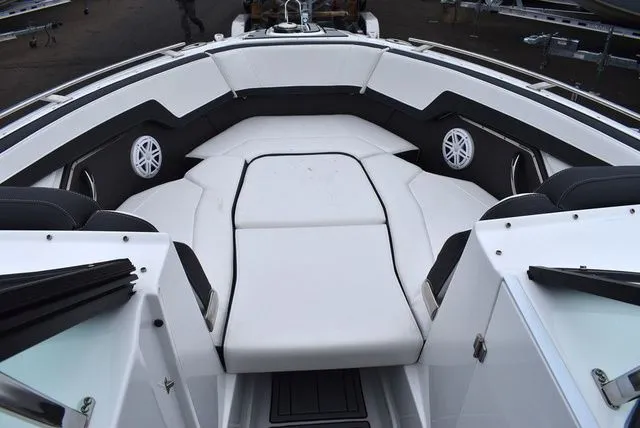 Slide: The Image of Monterey 275SS Super Sport 2024 - 78