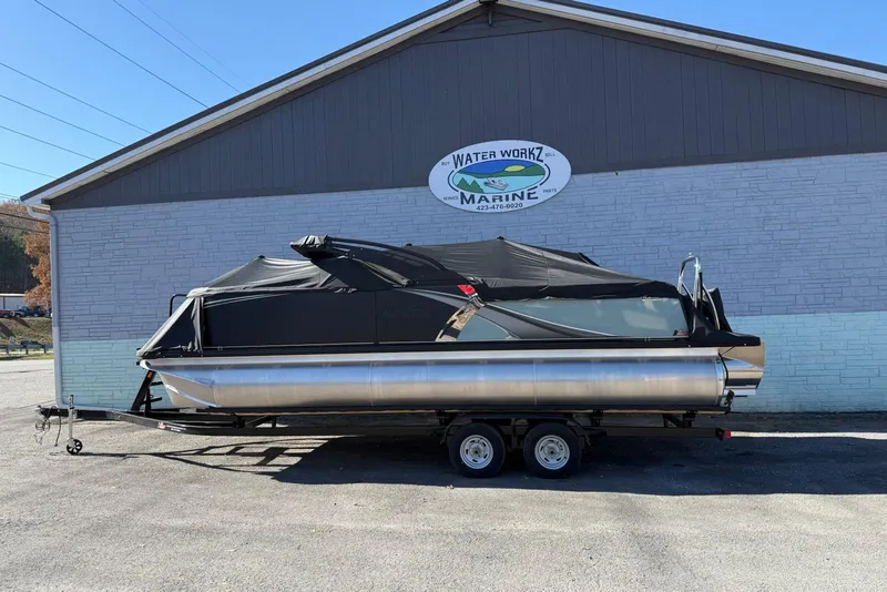 Slide: The Image of 2026 Avalon 2385 LSZ VRB Windshield pontoon boat on trailer at Water Workz Marine. - 17