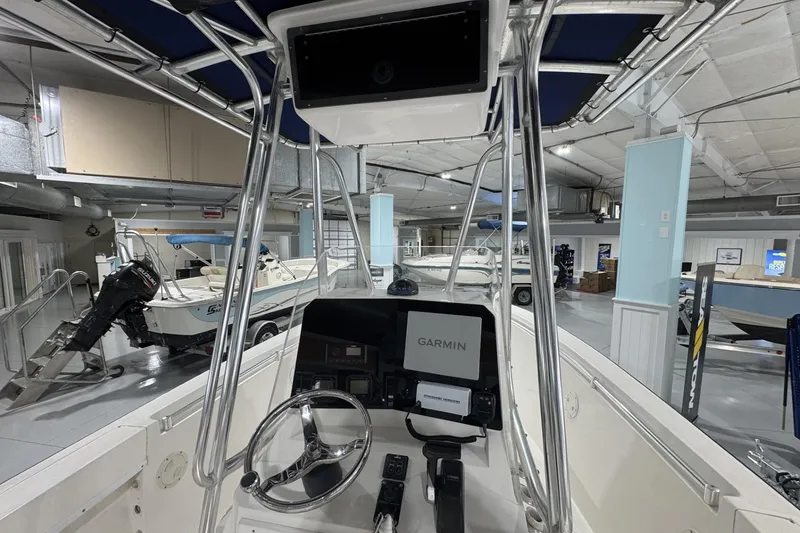 Slide: The Image of 2009 Contender 21 Open boat interior with Garmin navigation system in showroom. - 6