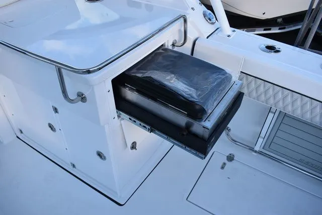 Slide: The Image of Blackfin 272 DC 2024 - 15