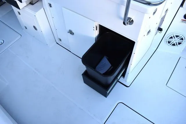 Slide: The Image of Blackfin 272 DC 2024 - 17