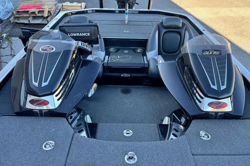 Slide: The Image of 2017 Ranger Z521 Comanche boat interior with dual engines and Lowrance electronics. - 9