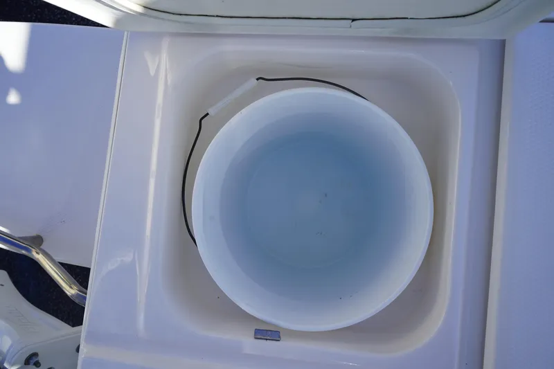 Slide: The Image of Livewell on 2023 Robalo 266 Cayman boat, filled with water. - 11