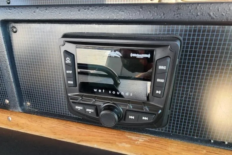 Slide: The Image of Digital gauge on 1988 Sea Ray 390 Express Cruiser dashboard displaying "21". - 15