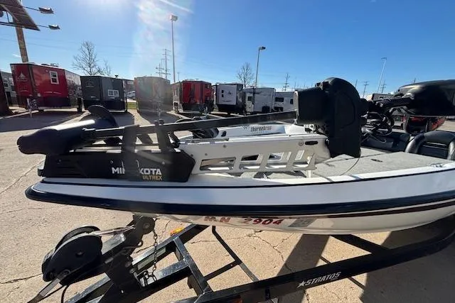 Slide: The Image of 2002 Stratus 18xl boat with Minn Kota Ultrex motor on trailer, parked outdoors. - 14