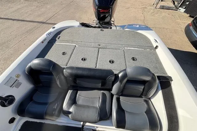 Slide: The Image of 2002 Stratus 18xl boat interior with black seats and gray carpeted deck. - 9