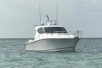 Slide: The Image of 2015 Jupiter 41 SB boat on calm sea, overcast sky. - 0