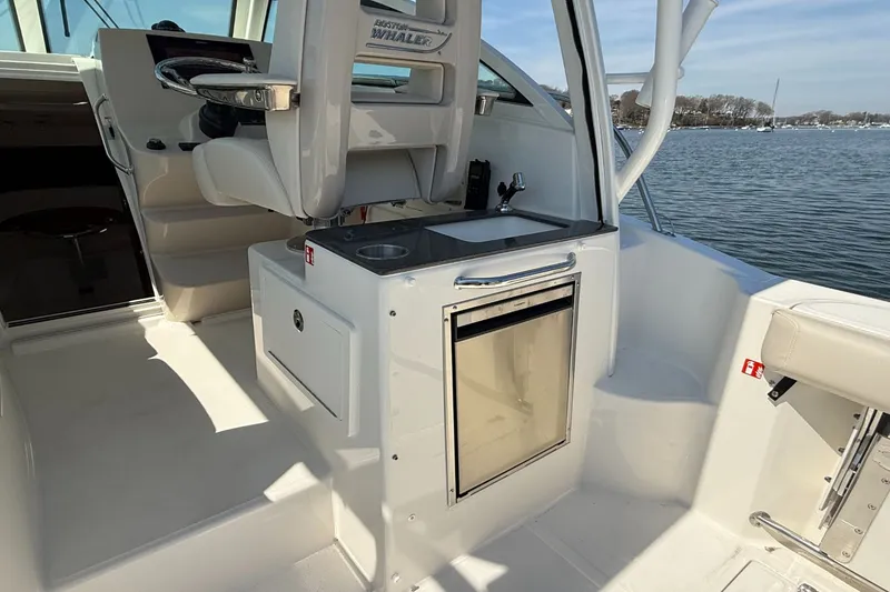 Slide: The Image of Boston Whaler 285 Conquest 2026 - 19