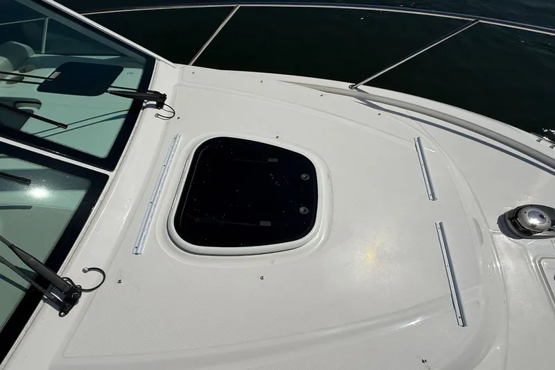 Slide: The Image of Boston Whaler 285 Conquest 2026 - 43