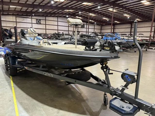 Slide: The Image of Bass Cat Caracal W/Mercury 225 2018 - 4