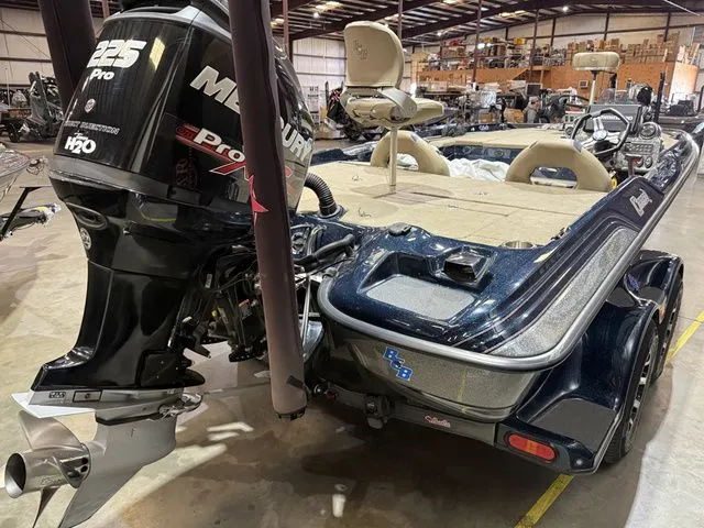 Slide: The Image of Bass Cat Caracal W/Mercury 225 2018 - 5