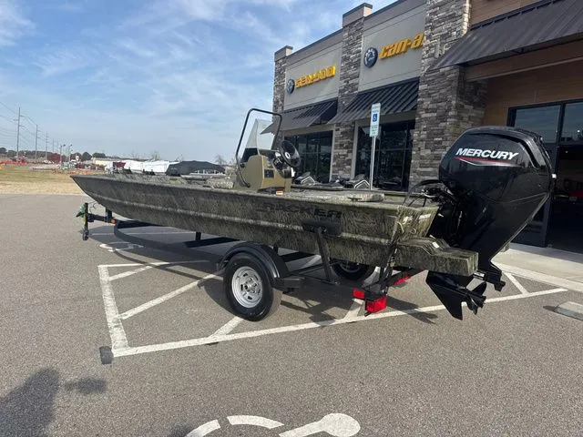 Slide: The Image of Tracker Grizzly 1860 CC 2026 - 4