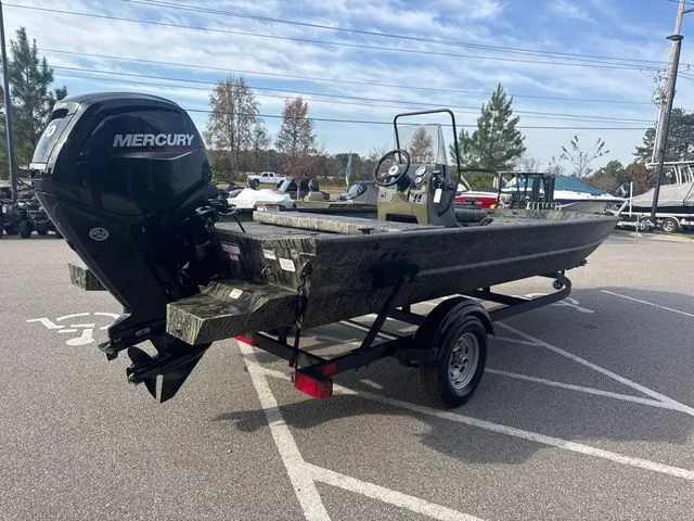 Slide: The Image of Tracker Grizzly 1860 CC 2026 - 6